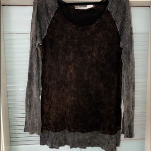 Gimmicks by BKE distressed brown/gray long sleeve